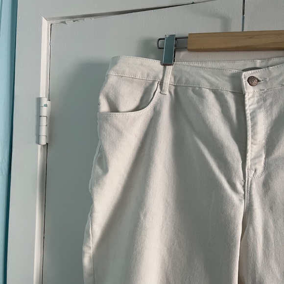 Old Navy Ladies White Super Skinny Mid-Rise Ankle Jeans, size 20 - Picture 2 of 10
